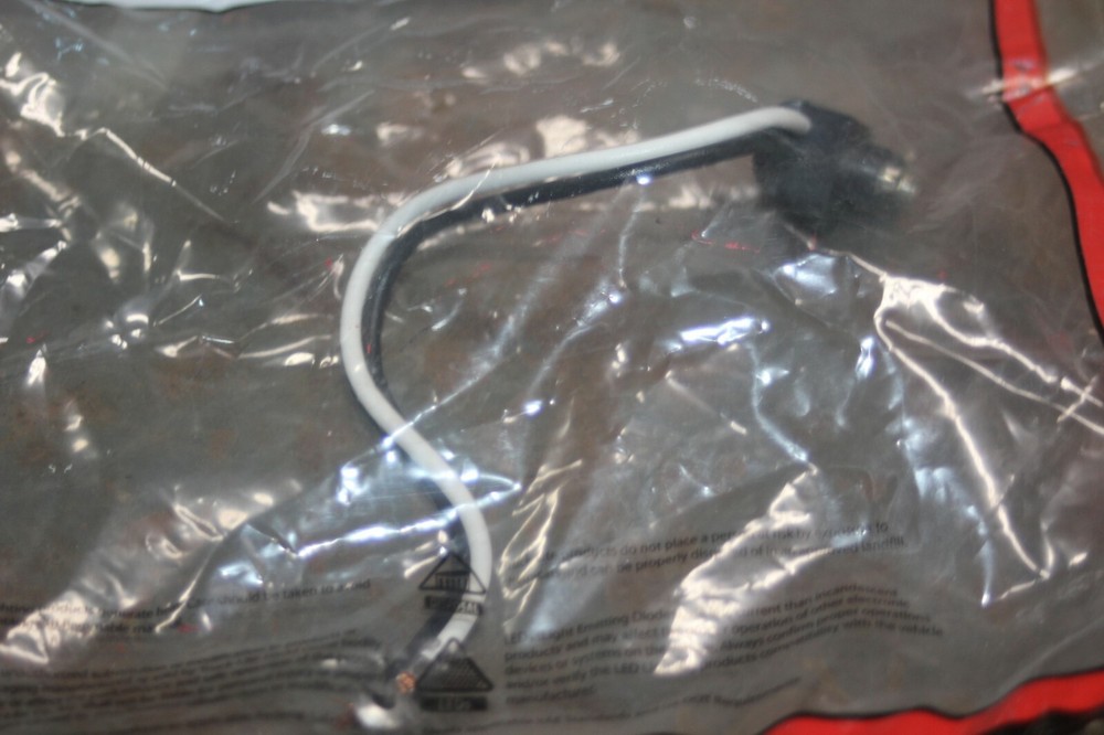 Trucklite Plug Marker Clearance Pigtail 94902