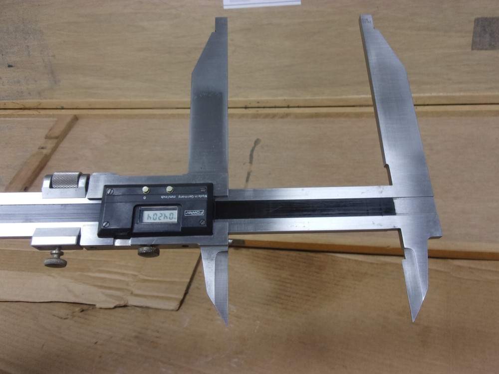 Fowler 54-100-040 40" Inside Outside Measuring Electronic Digital Caliper 0-40"