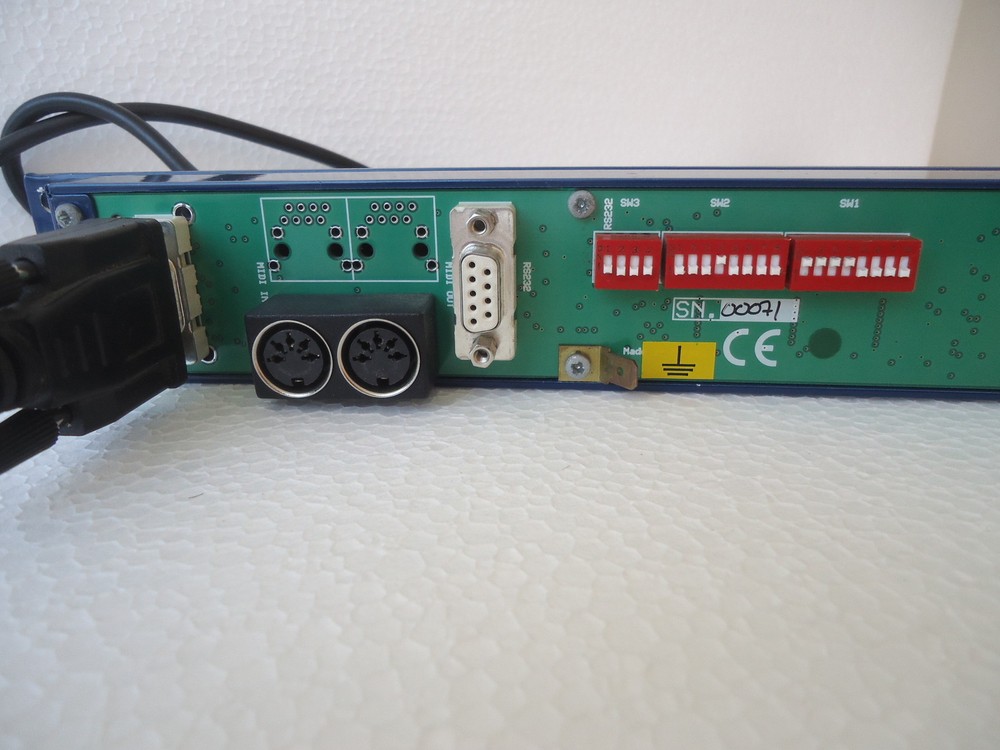 NETWORK VIKINX 1U CONTROL PANEL 32-ProS INCLUDING UNIVERSAL POWER SUPPLY