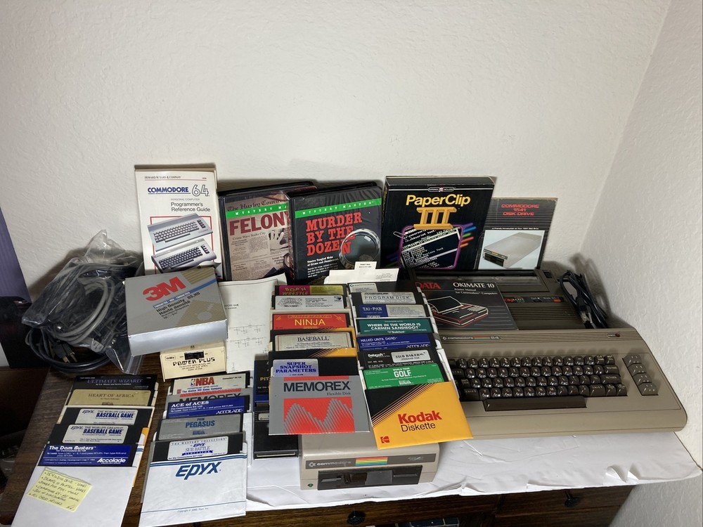 COMMODORE 64 COMPUTER PRINTER GAMES DISK DRIVE MANUALS CORDS SOFTWARE LOT READ