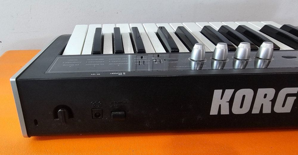 Korg Micro X 25-Key Synthesizer Keyboard Pre-owned w/ Case + Power Cable