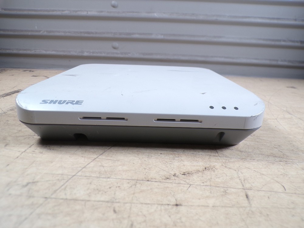 SHURE MXWAPT8 Z10 ACCESS POINT TRANSCEIVER 8 CHANNEL WIRELESS ACCESS POINT