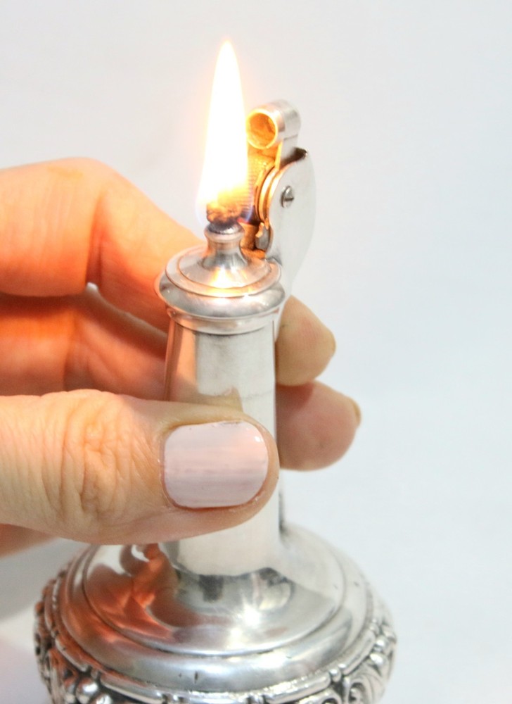 Vintage Silver Plate Ronson "DECANTER " Table Lighter Working Condition
