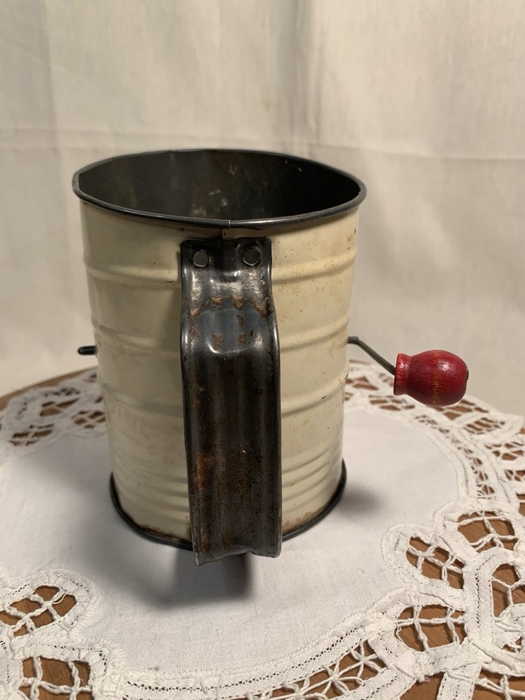 Bromwell’s USA, Apple Litho, 3-Cup Flour Sifter