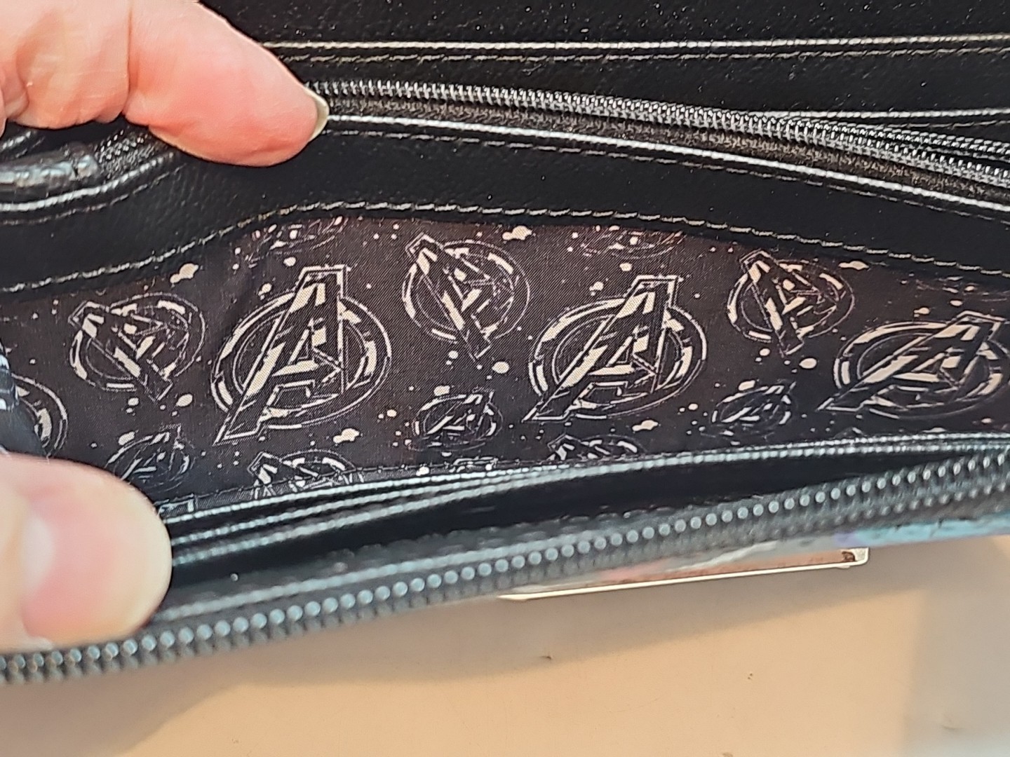 Loungefly Marvel Avengers Infinity War Icons Clutch Zip Around Wallet RARE 2018