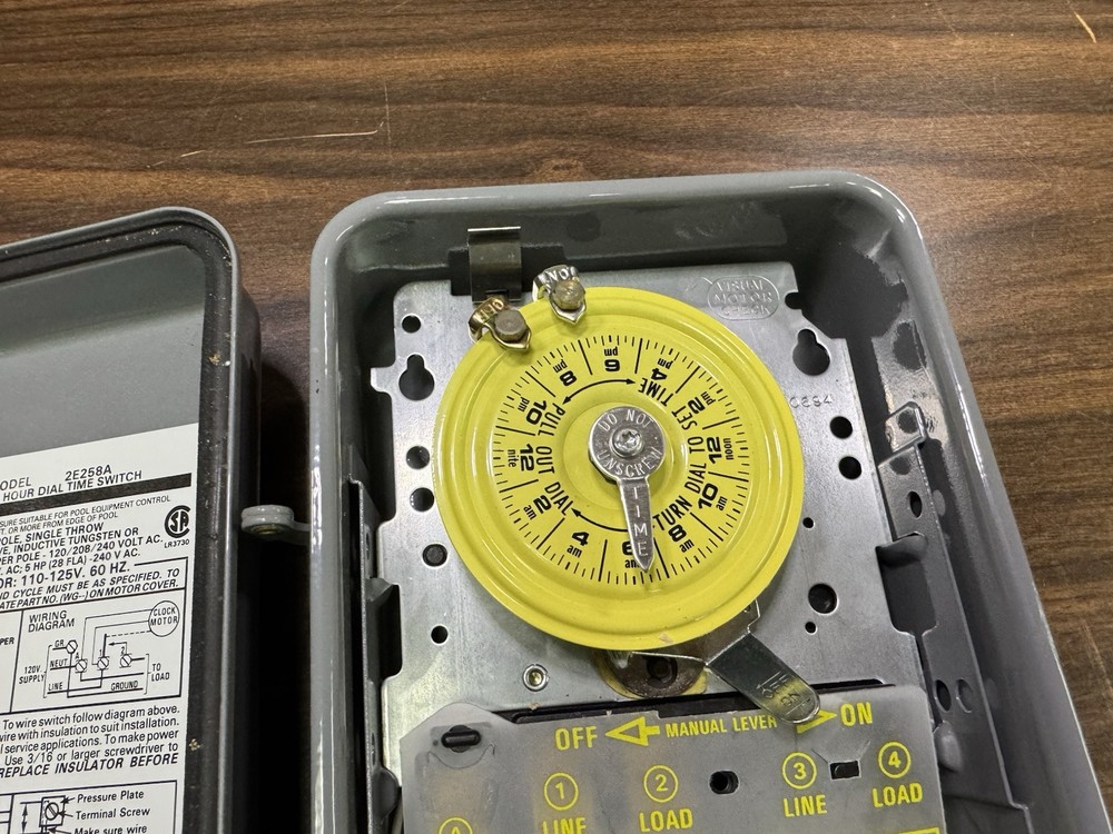 Dayton Time Switch Box Model 2E258A Electric Timer