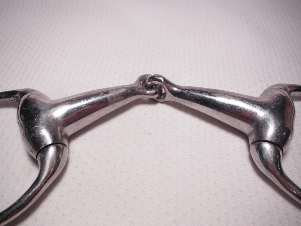 VINTAGE EGGBUTT SNAFFLE BIT ~ VERY LIGHT WEIGHT.
