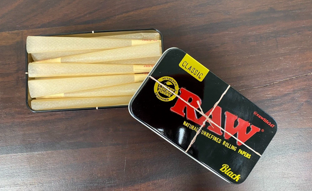 RAW CONES BLACK CLASSIC KING SIZE 15 COUNT CIGARETTE PAPERS~RAW STORAGE TIN