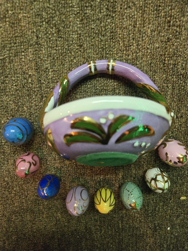 Lilian Vernon 548x Basket With Eggs