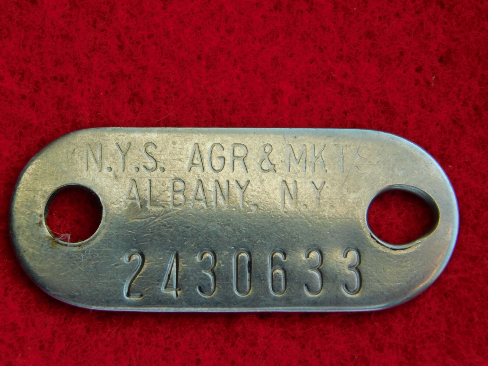 VINTAGE 1 1/2" ACROSS N.Y.S. AGR & MKTS ALBANY NY METAL ANIMAL TAG