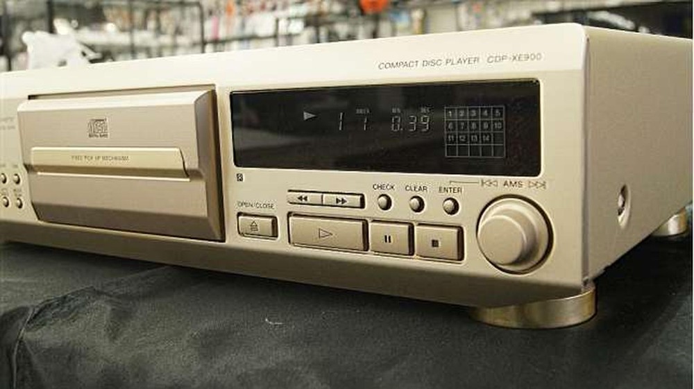 SONY CDP-XE900 | Compact Disc (CD) Player in Good Condition