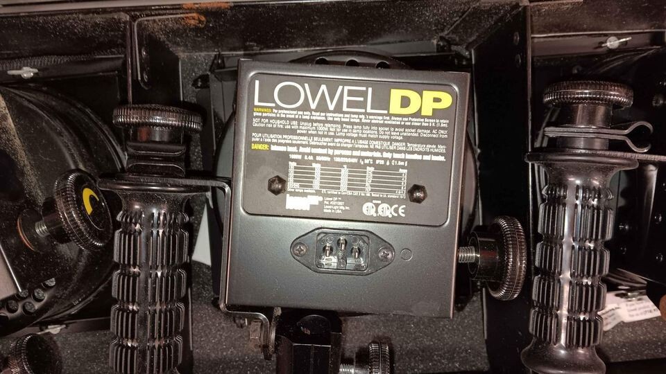 Lowel DP 4 light pro lighting kit