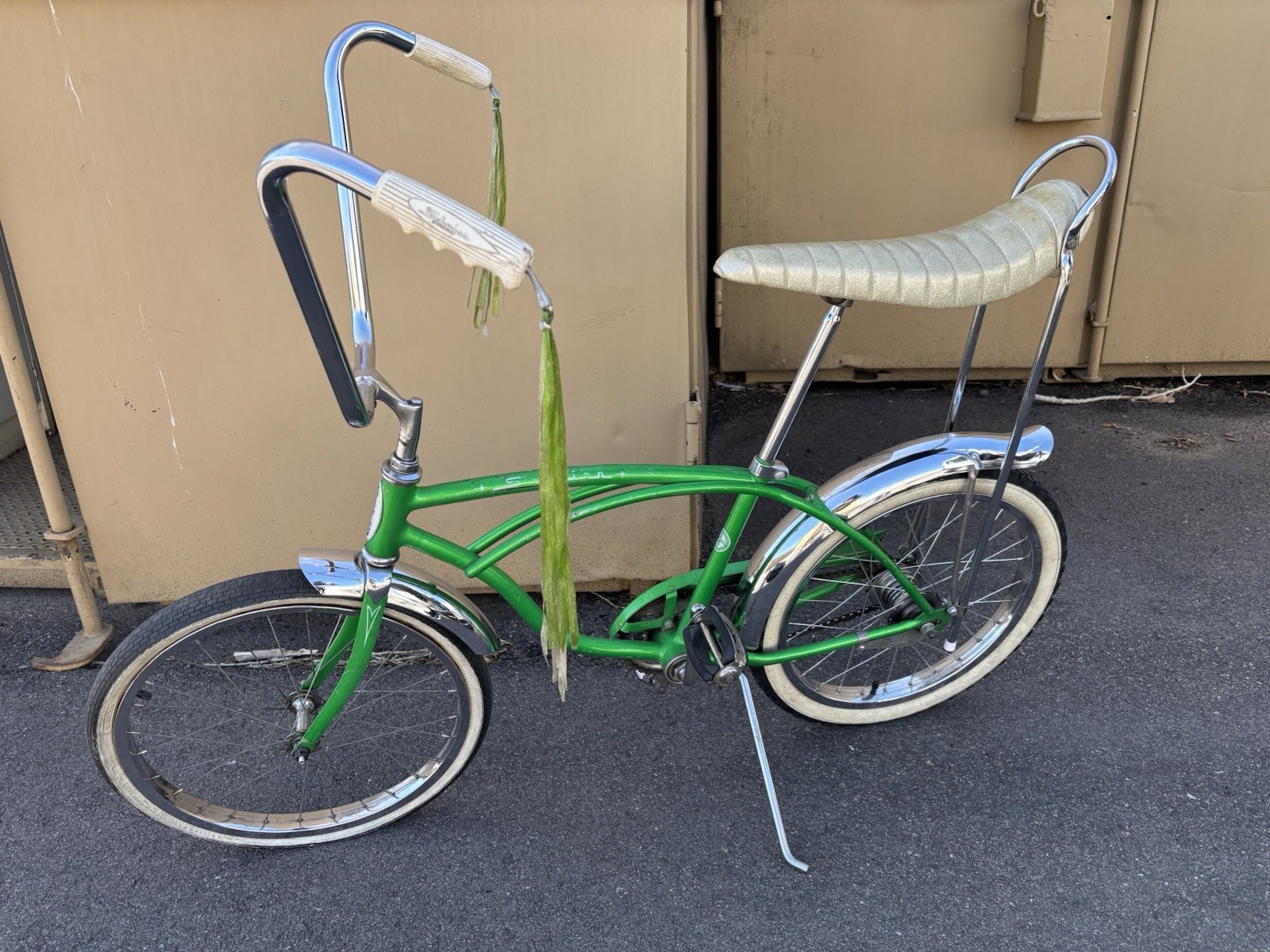 Vintage Schwinn Deluxe Flamboyant Lime Green Stingray 1965 Bicycle