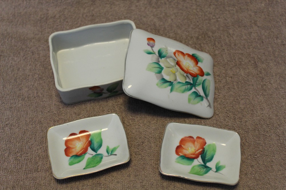 Original WW2 U.S. Occupied Japan Ceramic Three Piece Cigarette Box & Ashtray Set