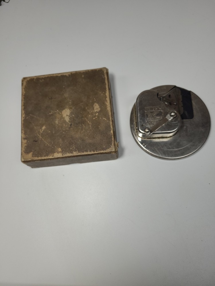 Antique 1920s Kriss Kross Stropper Razor Blade Sharpener W/original Box.
