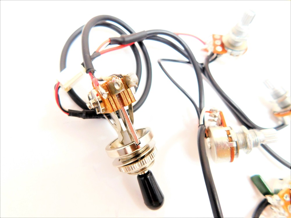 L.P. wiring harness / 2 vol, 2 tone with toggle switch and output jack