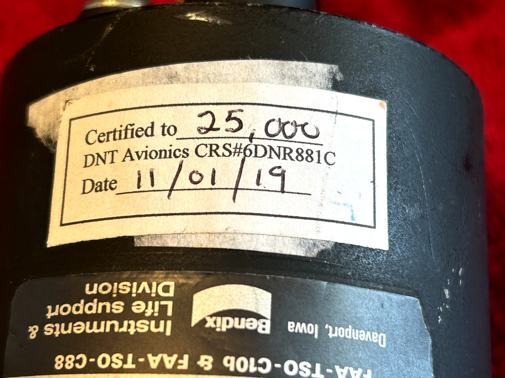 BENDIX ENCODING ALTIMETER P/N 99251-3252013-0601 WITH CONNECTOR