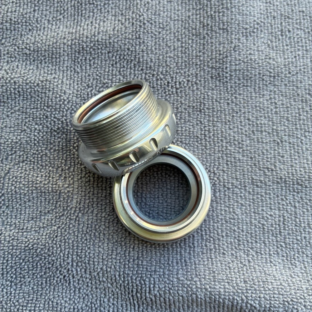 Chris King ThreadFit 24 bottom bracket silver with fit kit