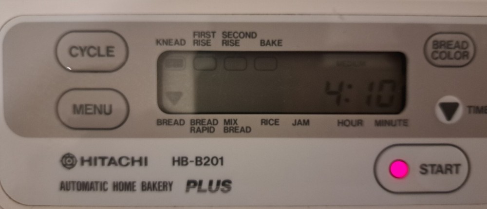 Hitachi HB-B201 Plus Automatic Home Bakery Bread Machine In Good Condition