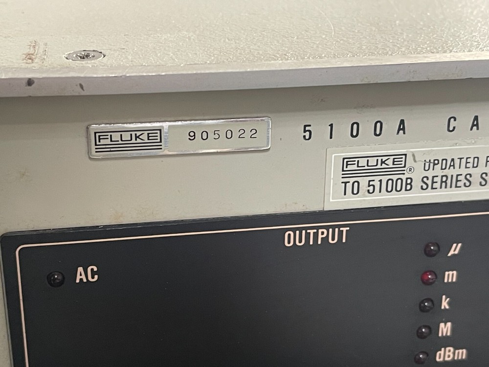 Fluke 5100A Calibrator (Front panel updated To 5100B Series Specifications)_5022