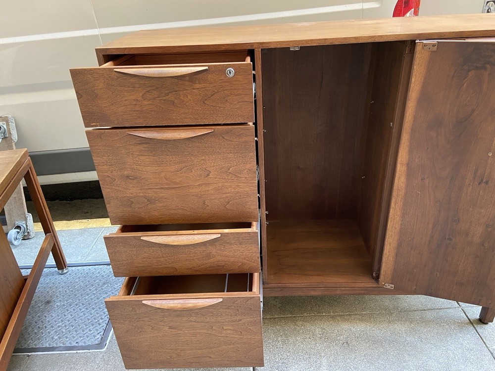 Jens Risom Mid century Modern Walnut Credenza Sideboard Unmarked