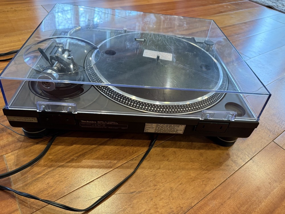 Technics Quartz Direct Drive Turntable System SL-1210MK2