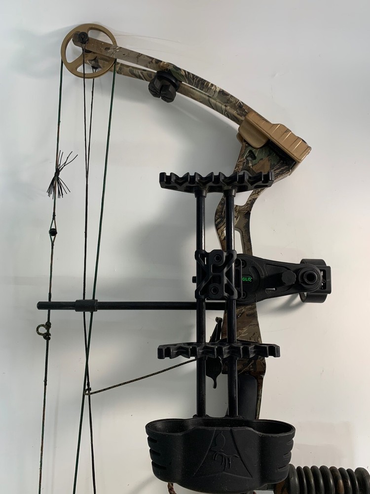 FRED BEAR ADVANTAGE HUNTER COMPOUND BOW w/ QUIVER! ~ 28" 70#