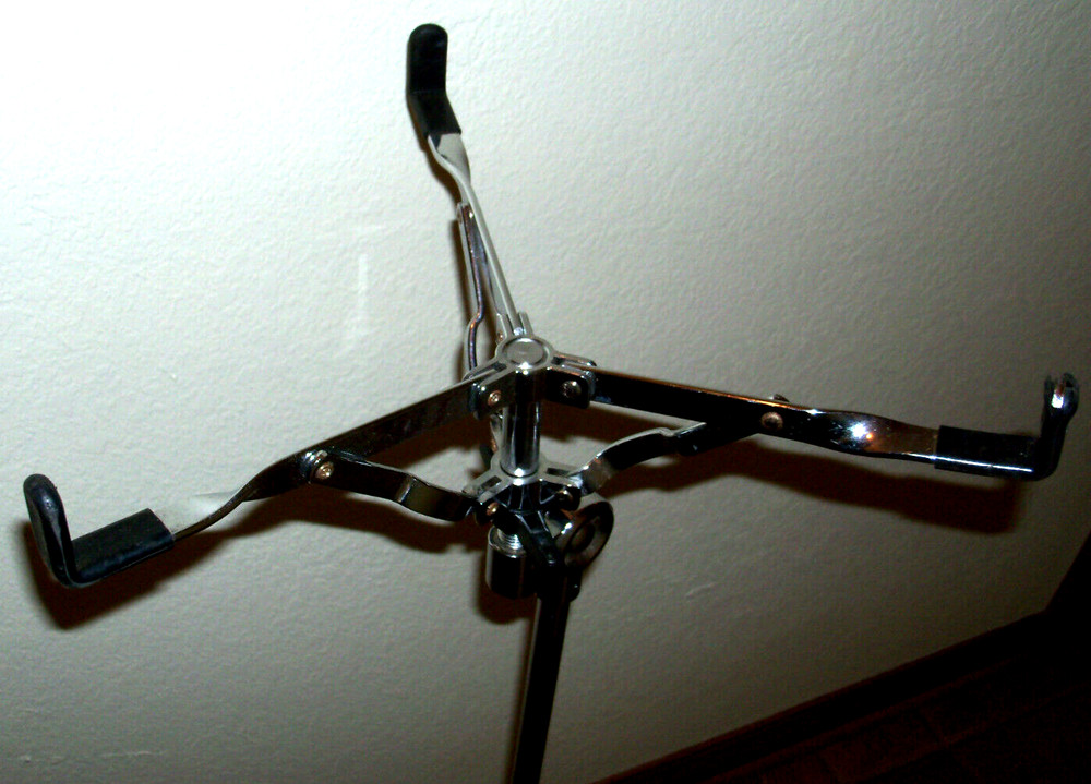 VINTAGE PEARL CHROME DRUM STAND FOLDABLE AND COMPACT