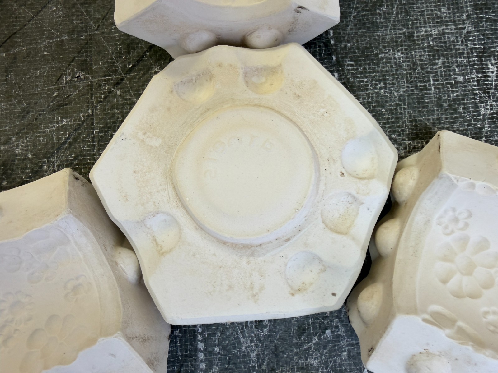 VINTAGE ARNEL'S CERAMIC MOLD #873 DAISY TUMBLER