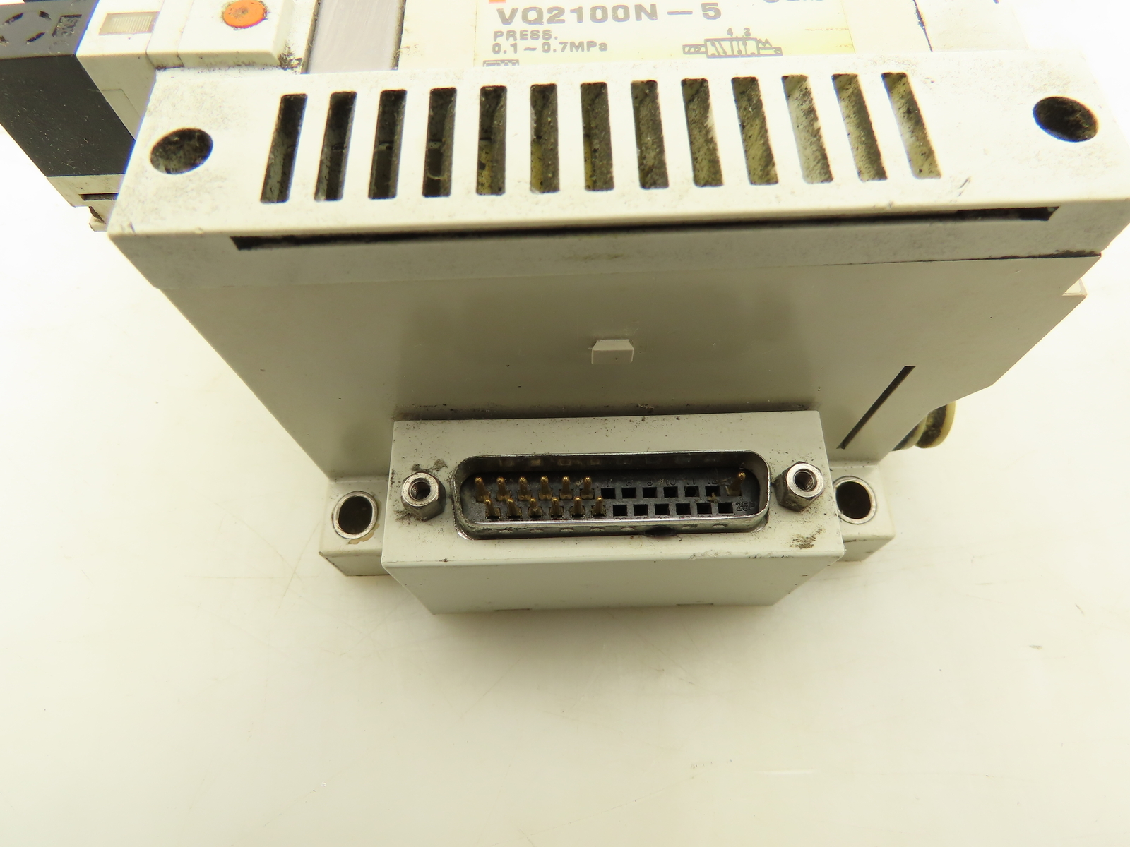 SMC VQ2100N-5 Pneumatic 6-Station Manifold 5/2 Solenoid Valves 24VDC