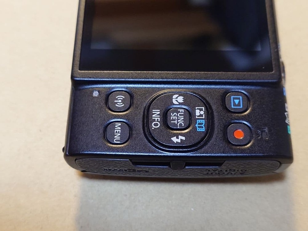 Canon IXY 650 Compact Digital Camera Black Excellent Condition