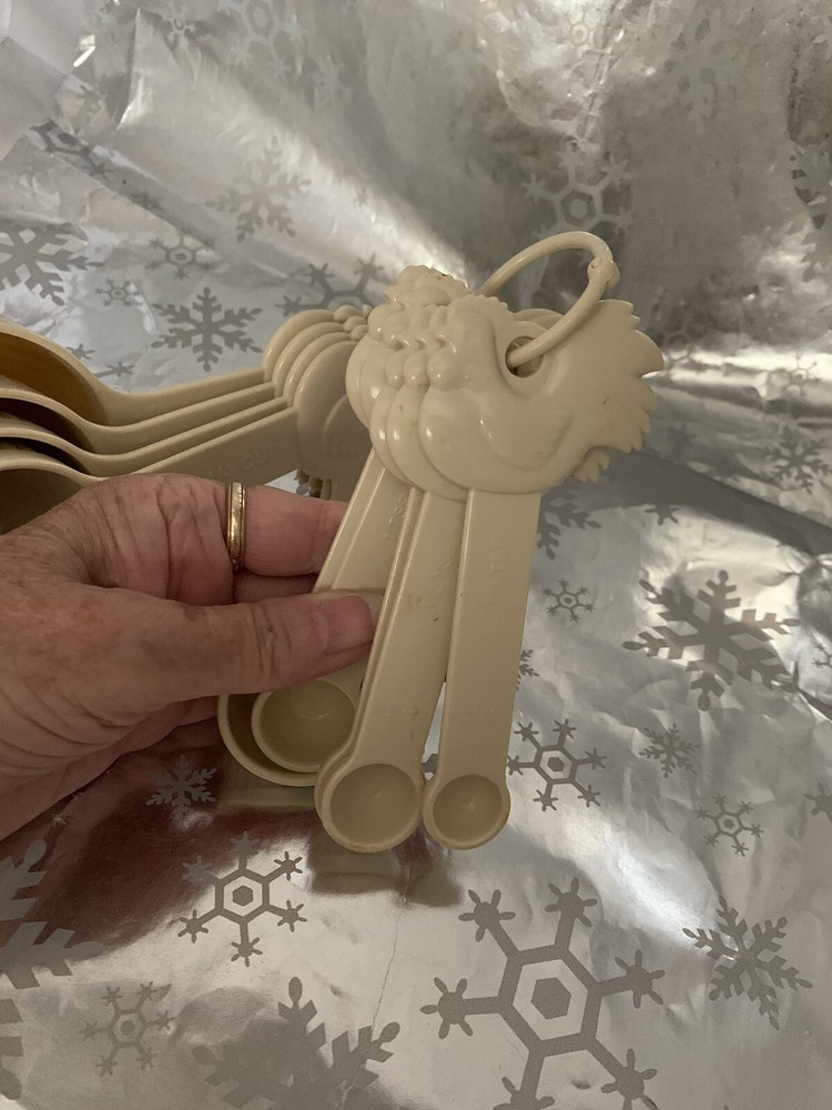 ❤️Paula Deen Chicken Rooster Measuring Cups & Spoons Set Beige Plastic EUC