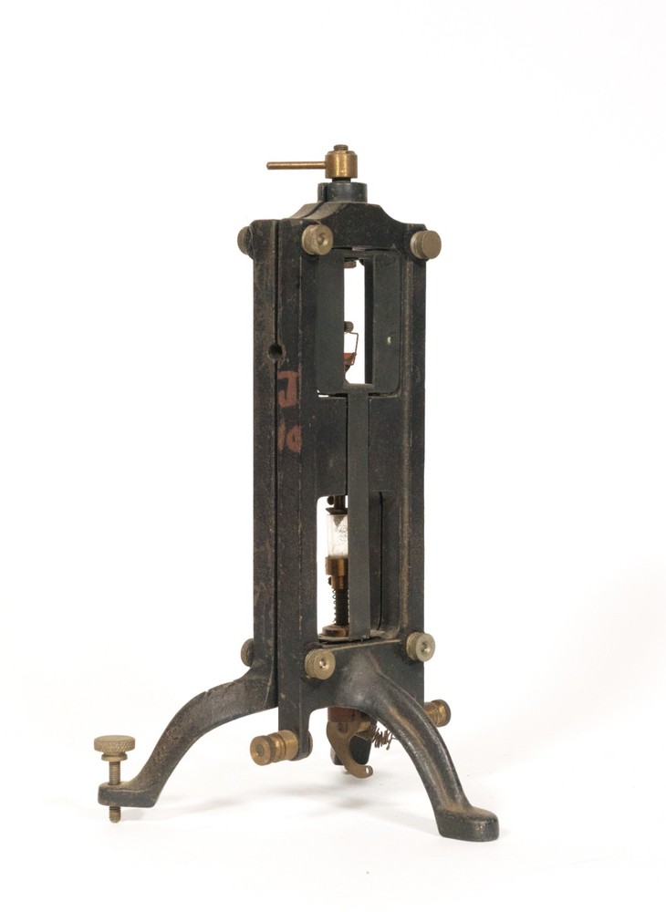 1916 Knott Laminated Vertical Magnet Galvanometer On Cast Iron Trivet Base