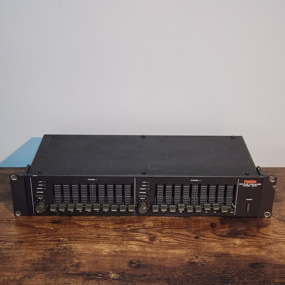 Fostex Model 3030 Dual Channel Graphic Equalizer Rack Mount – Powers On