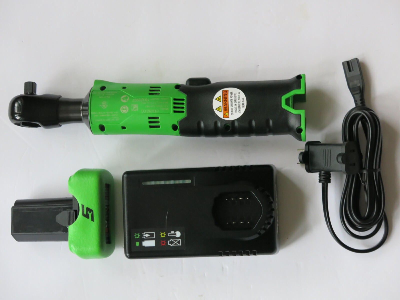 Snap-On CTR761 Green 3/8" 14.4v Cordless Ratchet Battery & Charger Set