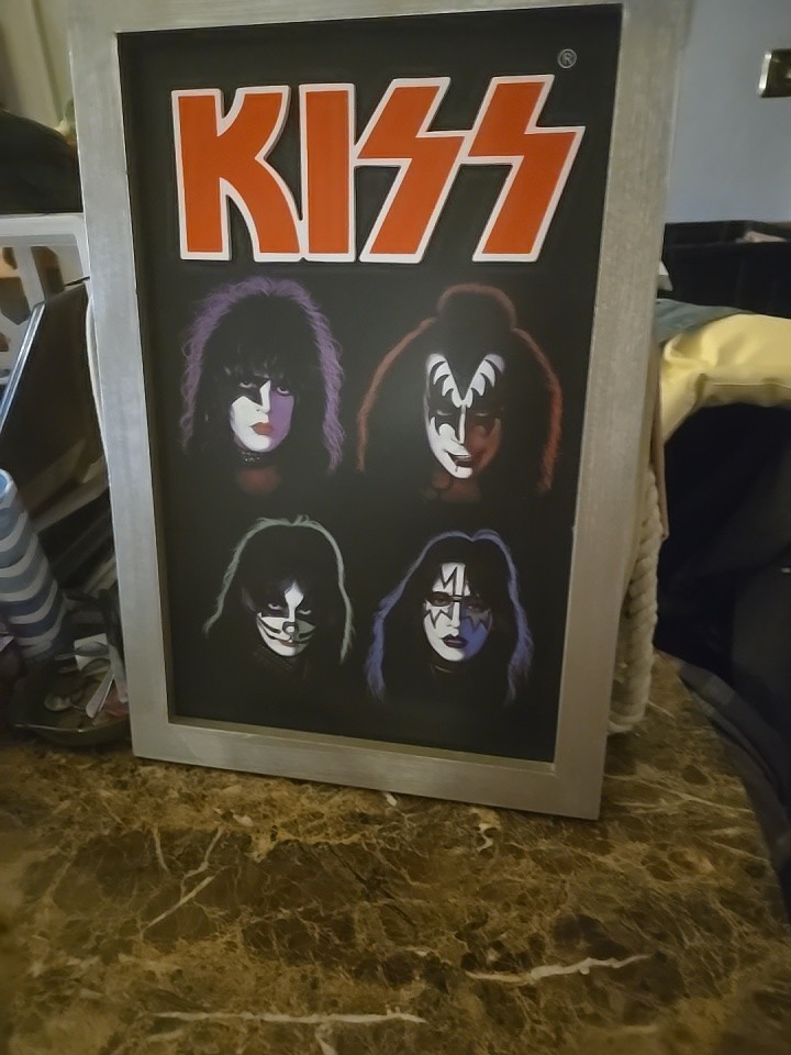 Kiss Wall Art
