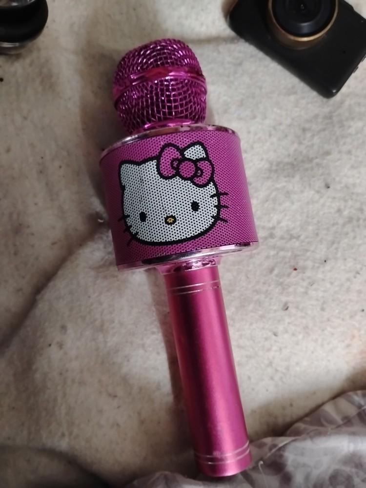 Hello Kitty Bluetooth Karaoke Microphone