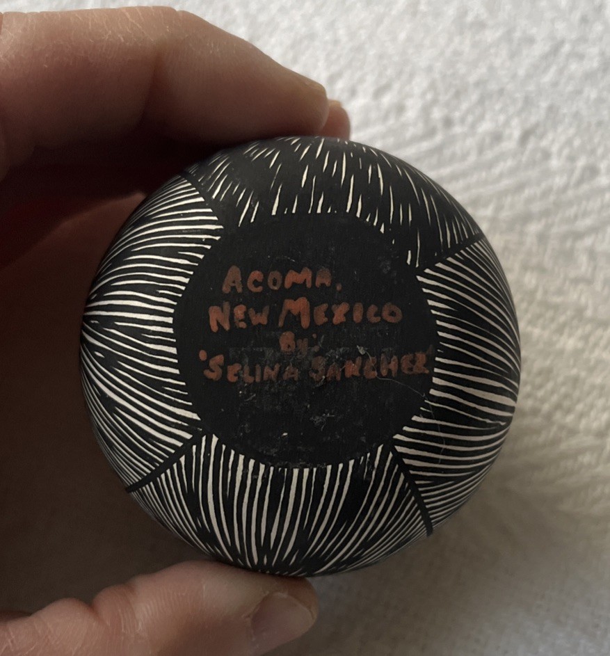 Southwest Native American Acoma Pueblo Pottery Signed Fine Line ‘Seed Pot’