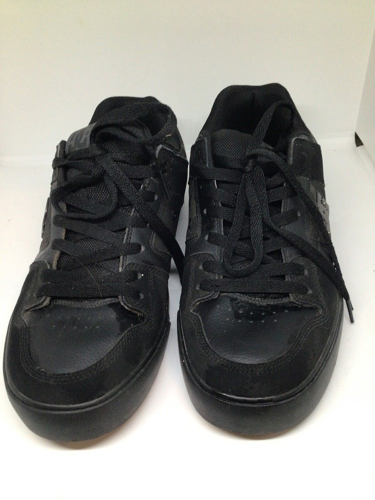 DC 9.5 black scateboard shoes