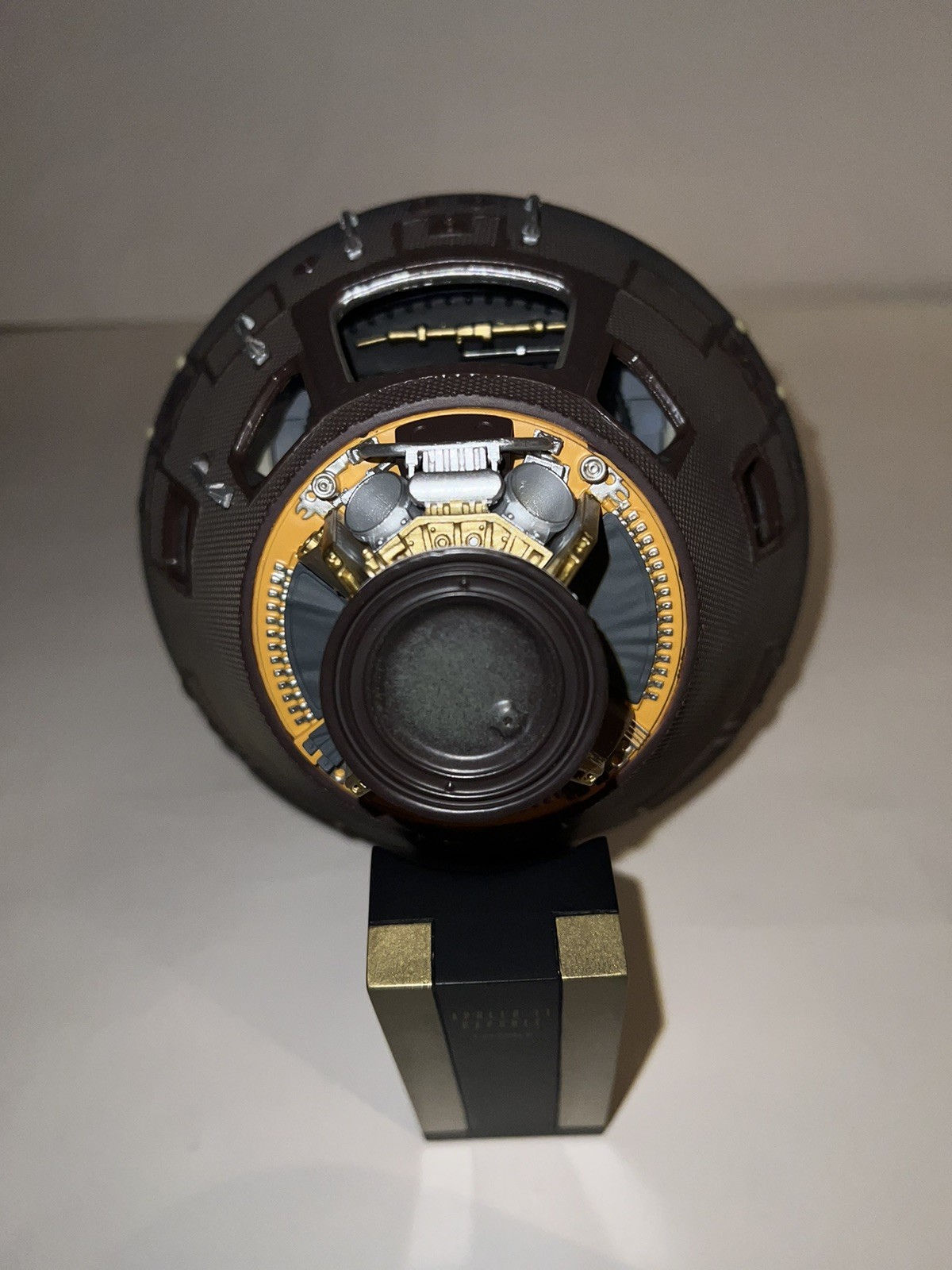 NEW 1/25 Daron Executive NASA Apollo 11 Spacecraft Capsule Command Module Model