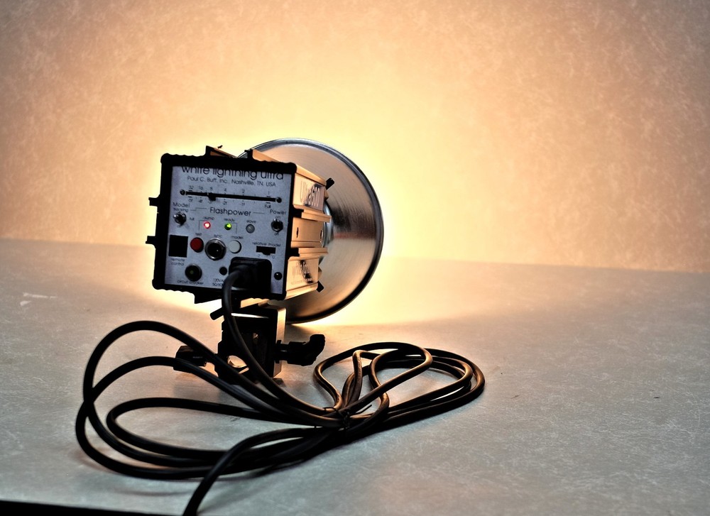 White Lightning Ultra 600 Studio Light, Bulb & Power Cable
