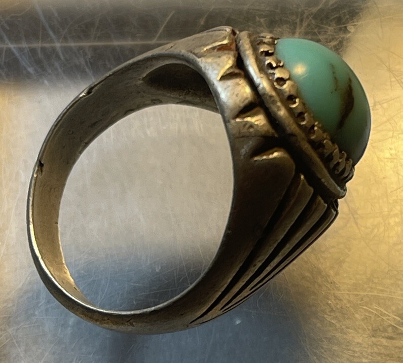 Vintage ring With Amazing Blue Bezel