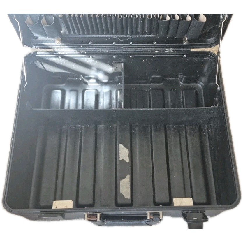 JENSEN TOOLS CASE 18"X15"X9" one latch is broken