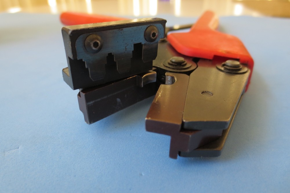 Molex 64001-4700A 14-22AWG Side Entry, RHT-2761- CC Crimp Tool •• Gently Used ••