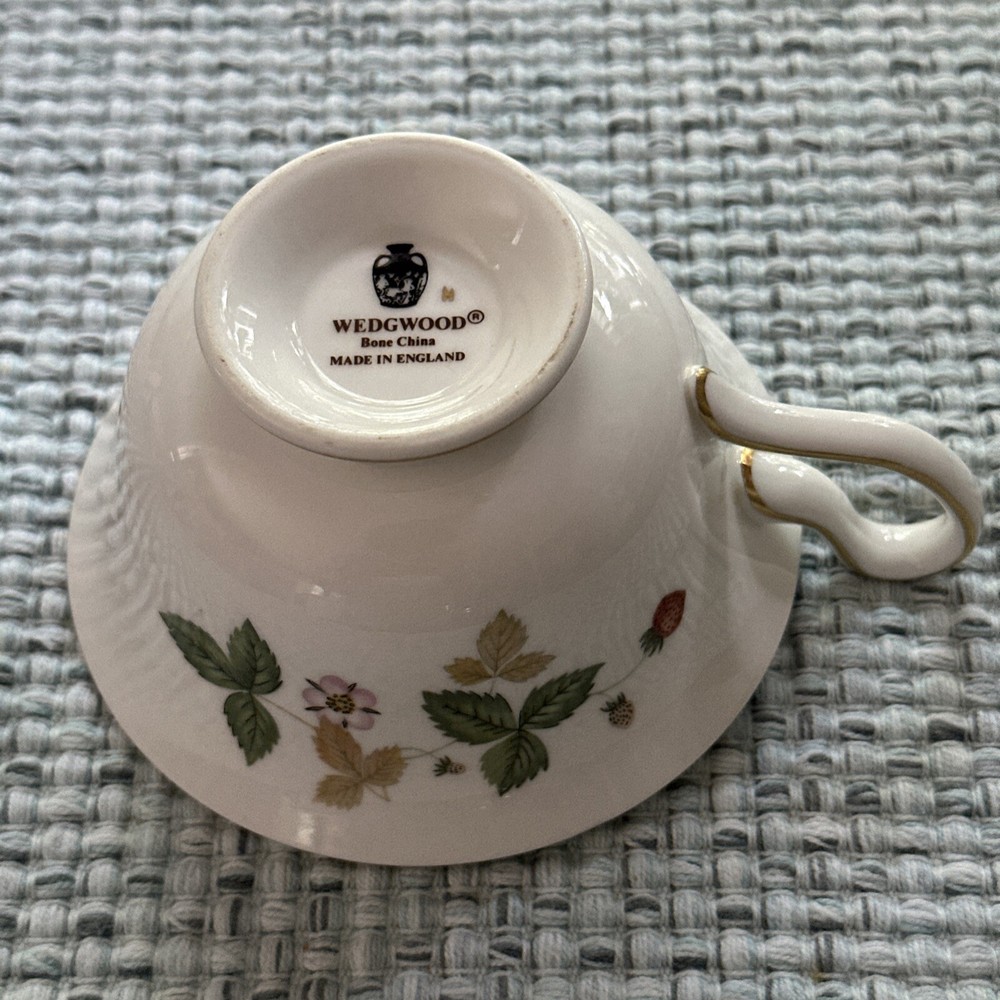 Wedgewood WILD STRAWBERRY Teacup