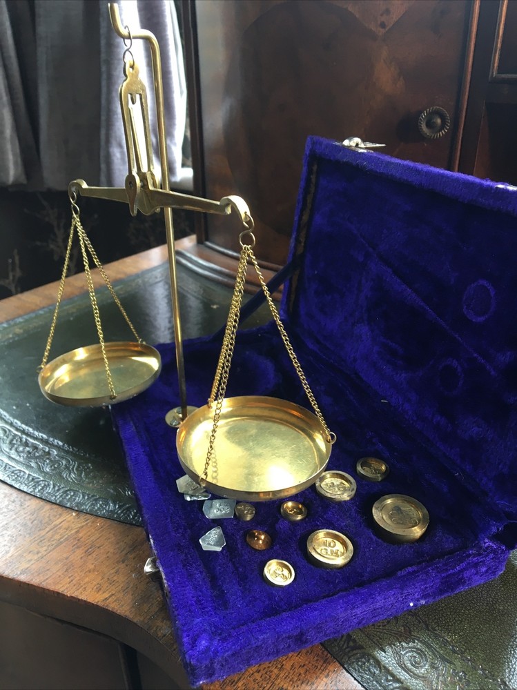 Small Vintage Weight Scales