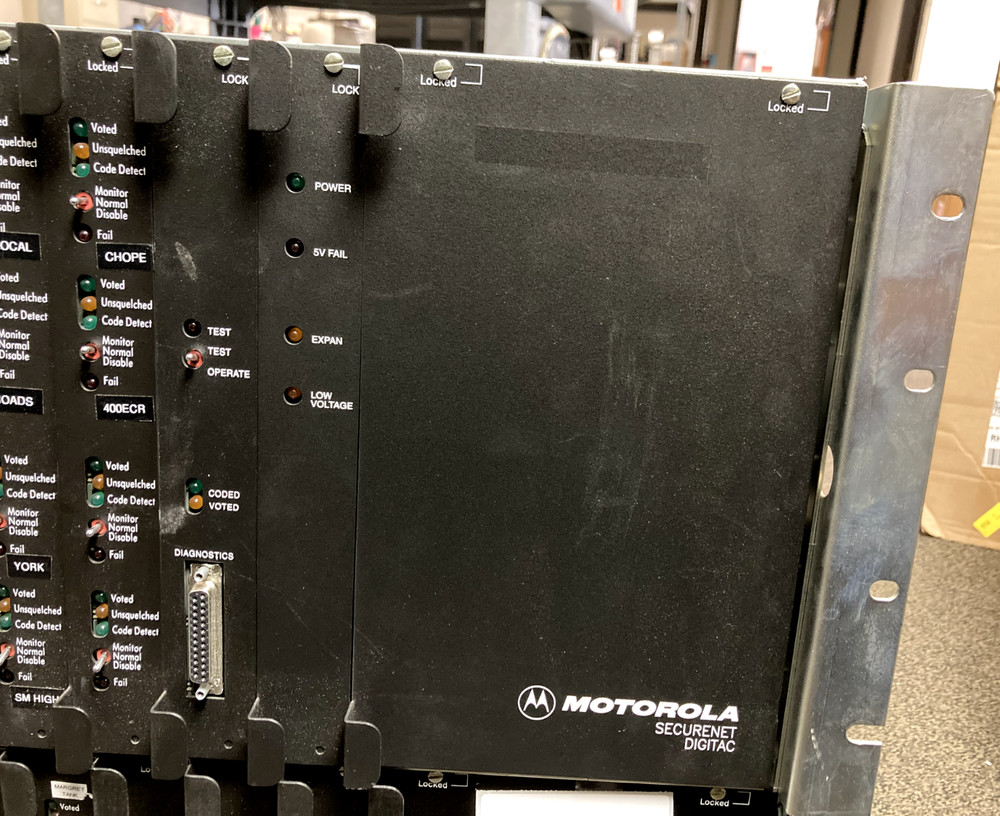 MOTOROLA Q2981A SECURENET DIGITAC COMPARATOR LOADED W/ CARD MODULES