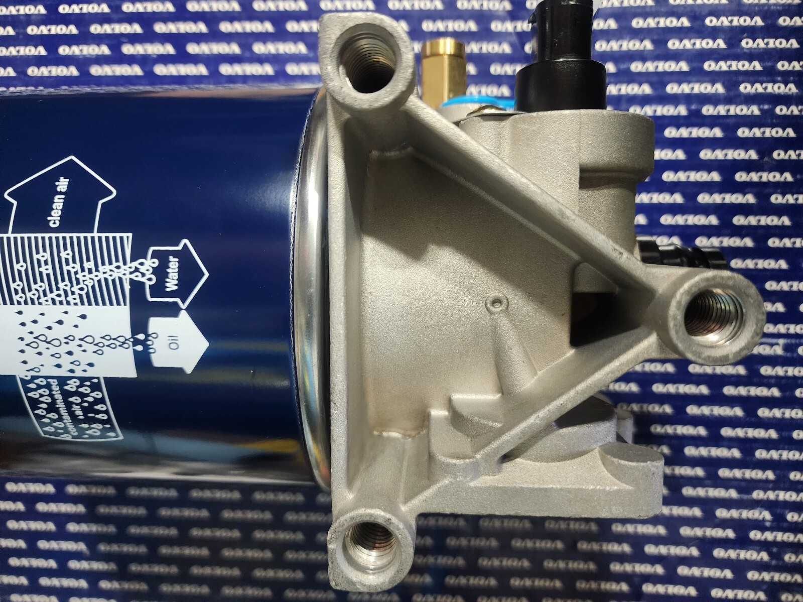 VOLVO D13 air dryer assembly HALDEX brand 955300CRX M39X1.5 R955079