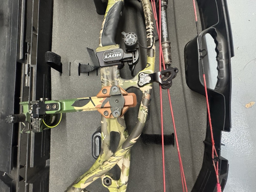 Hoyt Carbon Rx4 Compound Bow With Case