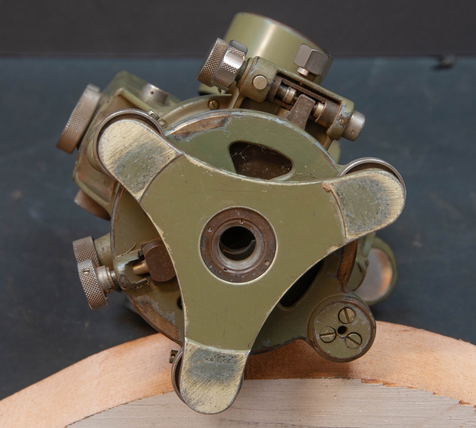 Wild Heerbrugg Theodolite & Case Switzerland No. 42243 Odd Variant. Video.